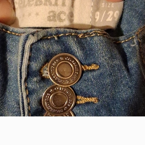 **CELEBRITY** High Rise Jeans - Picture 2 of 3